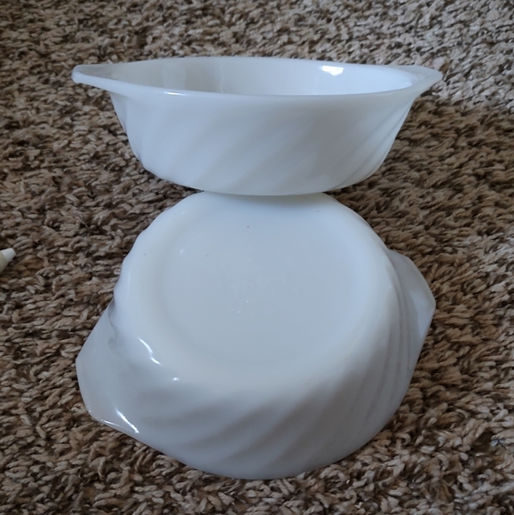 Vintage Anchor Hocking Fire King Small milk glass bowls - Picture 1 of 6